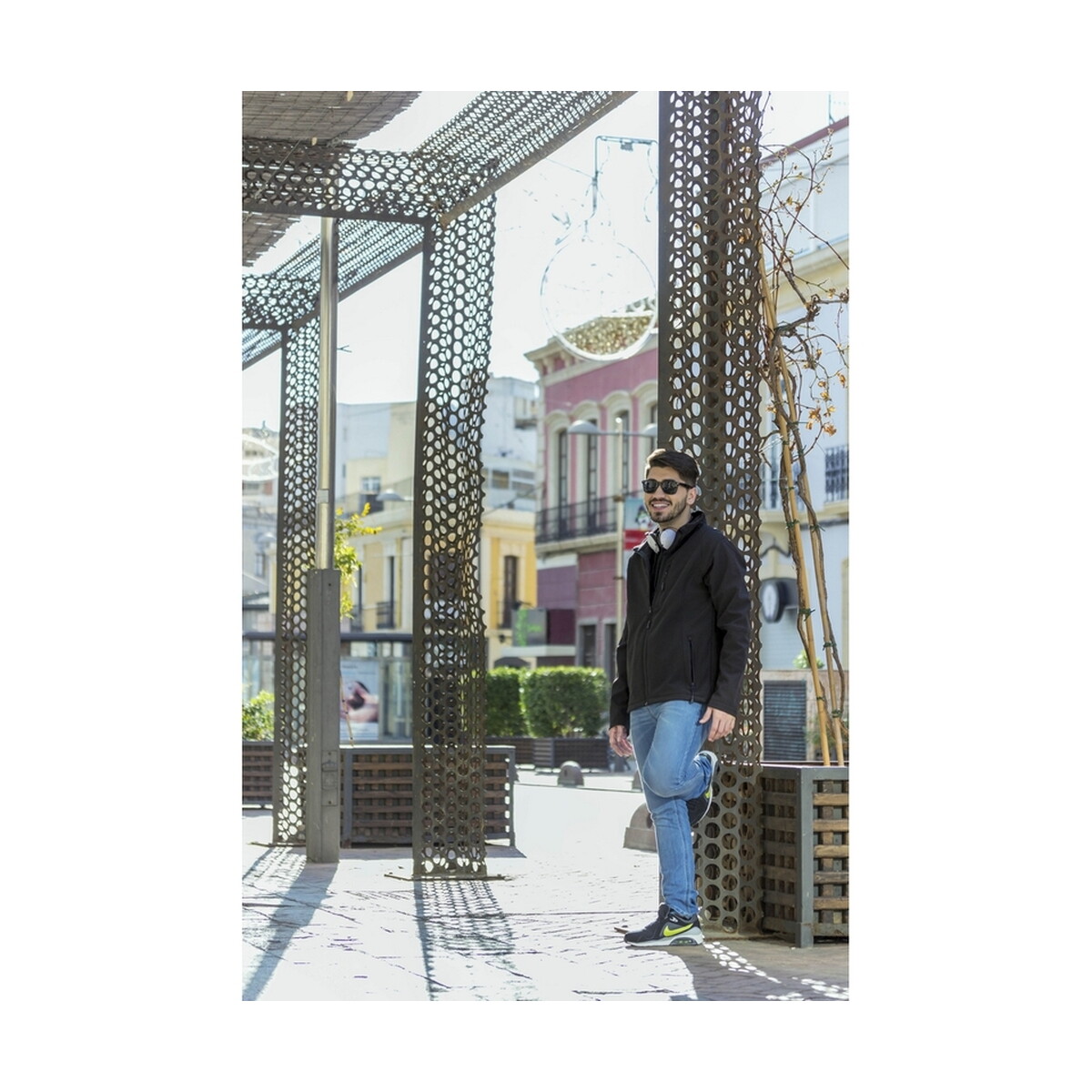 Kurtki z logo – wodoodporna i oddychająca kurtka – szara V7123_A Wodoodporna i oddychająca kurtka - szara V7123_A