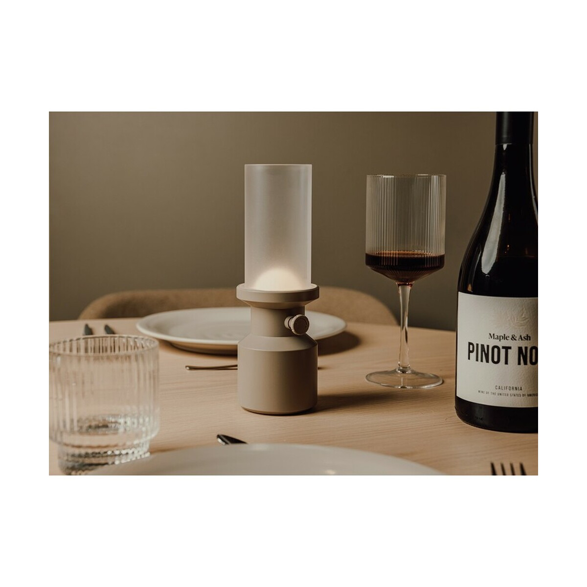 Lampki na biurko z logo – lampka na biurko vinga niori – beżowa VG649-20_V5130319__M_401 Lampka na biurko VINGA Niori - beżowa VG649-20_V5130319__M_401