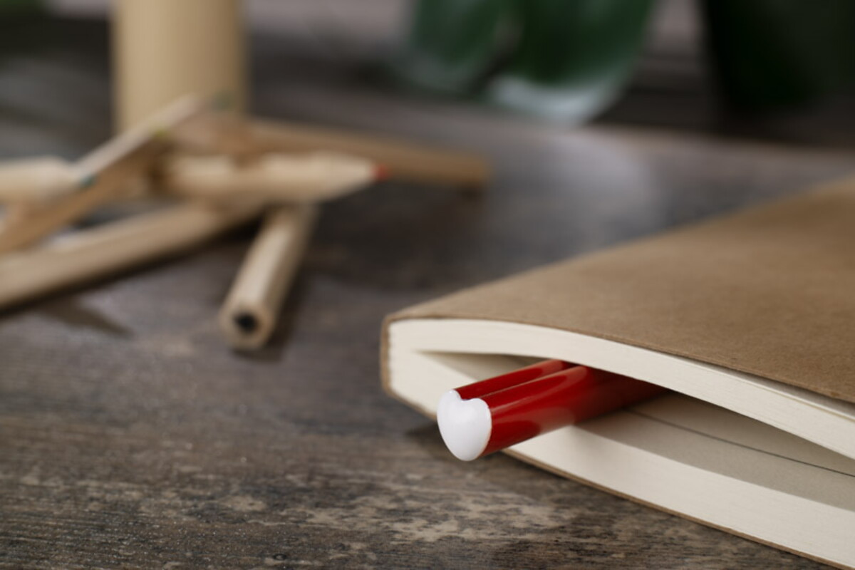 Ołówki z logo – ołówek w kształcie serca lovio – czerwony 19825-04_m Ołówek w kształcie serca LOVIO - czerwony 19825-04_m