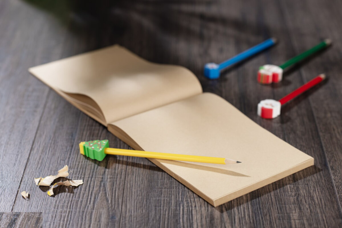 Ołówki z logo – ołówek z gumką christmas – choinka – żółty 19826-12_m OŁÓWEK z gumką CHRISTMAS - Choinka - żółty 19826-12_m