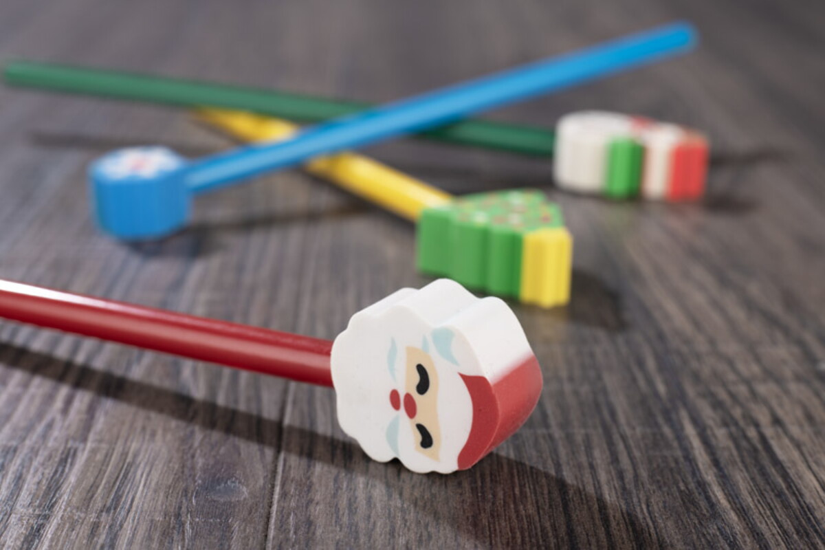 Ołówki z logo – ołówek z gumką christmas – mikołaj – czerwony 19826-04_l OŁÓWEK z gumką CHRISTMAS - Mikołaj - czerwony 19826-04_l