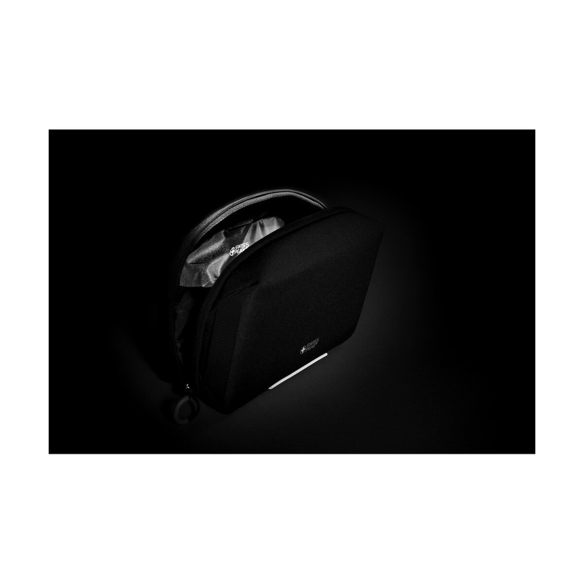 Torby na laptopa z logo – wielofunkcyjna torba swiss peak aware™ rpet – czarna P820.391__M_400 Wielofunkcyjna torba Swiss Peak AWARE™ RPET - czarna P820.391__M_400