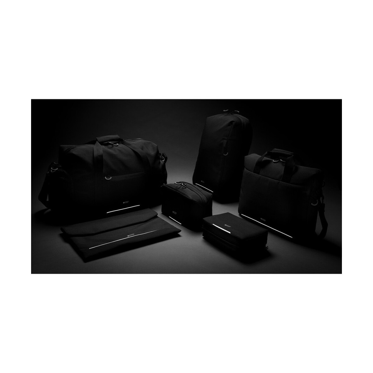 Torby na laptopa z logo – wielofunkcyjna torba swiss peak aware™ rpet – czarna P820.391__M_401 Wielofunkcyjna torba Swiss Peak AWARE™ RPET - czarna P820.391__M_401