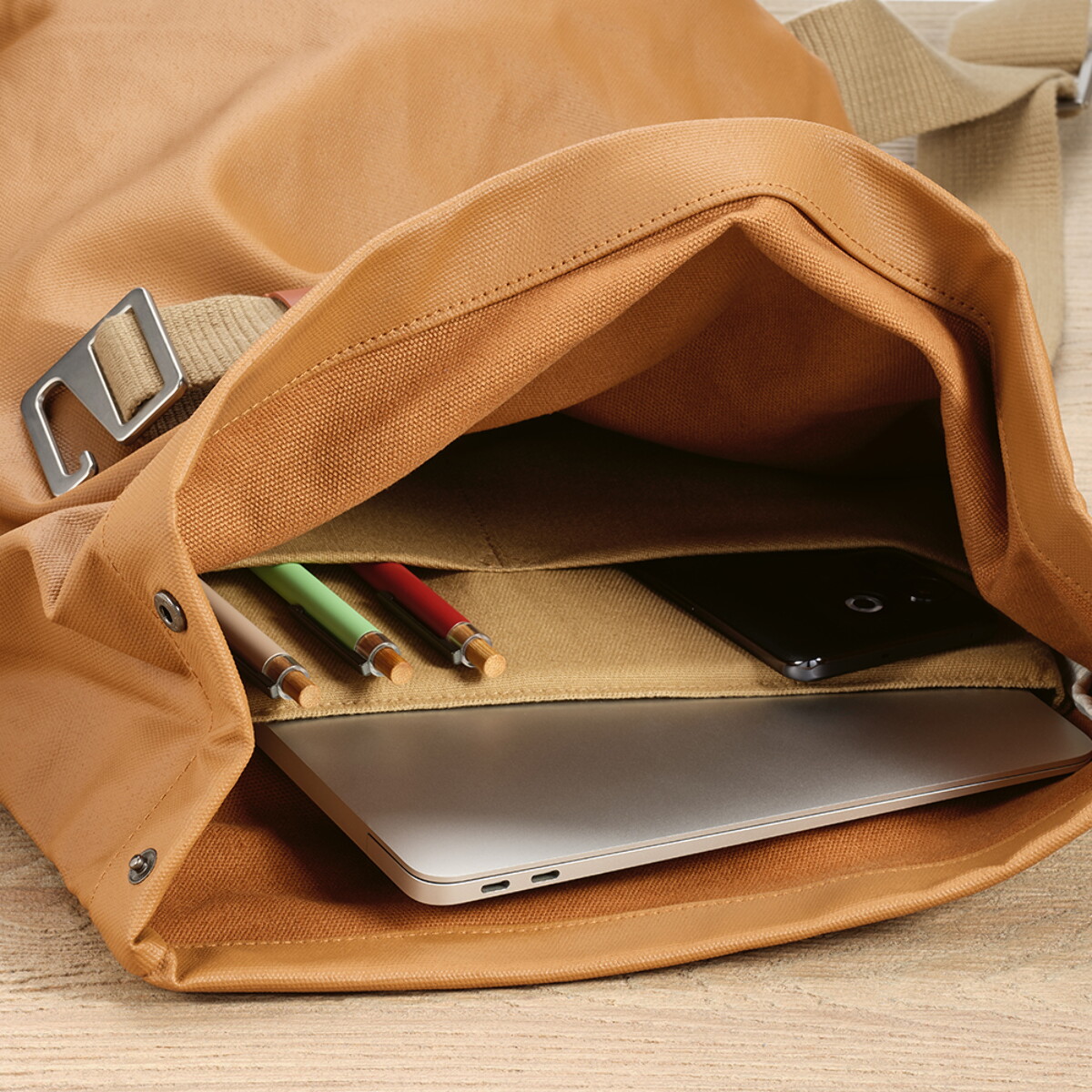 Plecaki z logo – berlin backpack 23l z recyklingowanej bawełny 340 gsm – camelowy ABK006_191-B Berlin Backpack 23L z recyklingowanej bawełny 340 gsm - Camelowy ABK006_191-B
