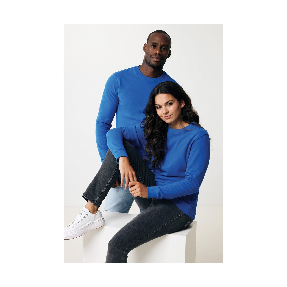 Bluzy z logo – bluza z bawełny z recyklingu iqoniq zion – niebieska T9300.025__F_250 Bluza z bawełny z recyklingu Iqoniq Zion - niebieska T9300.025__F_250