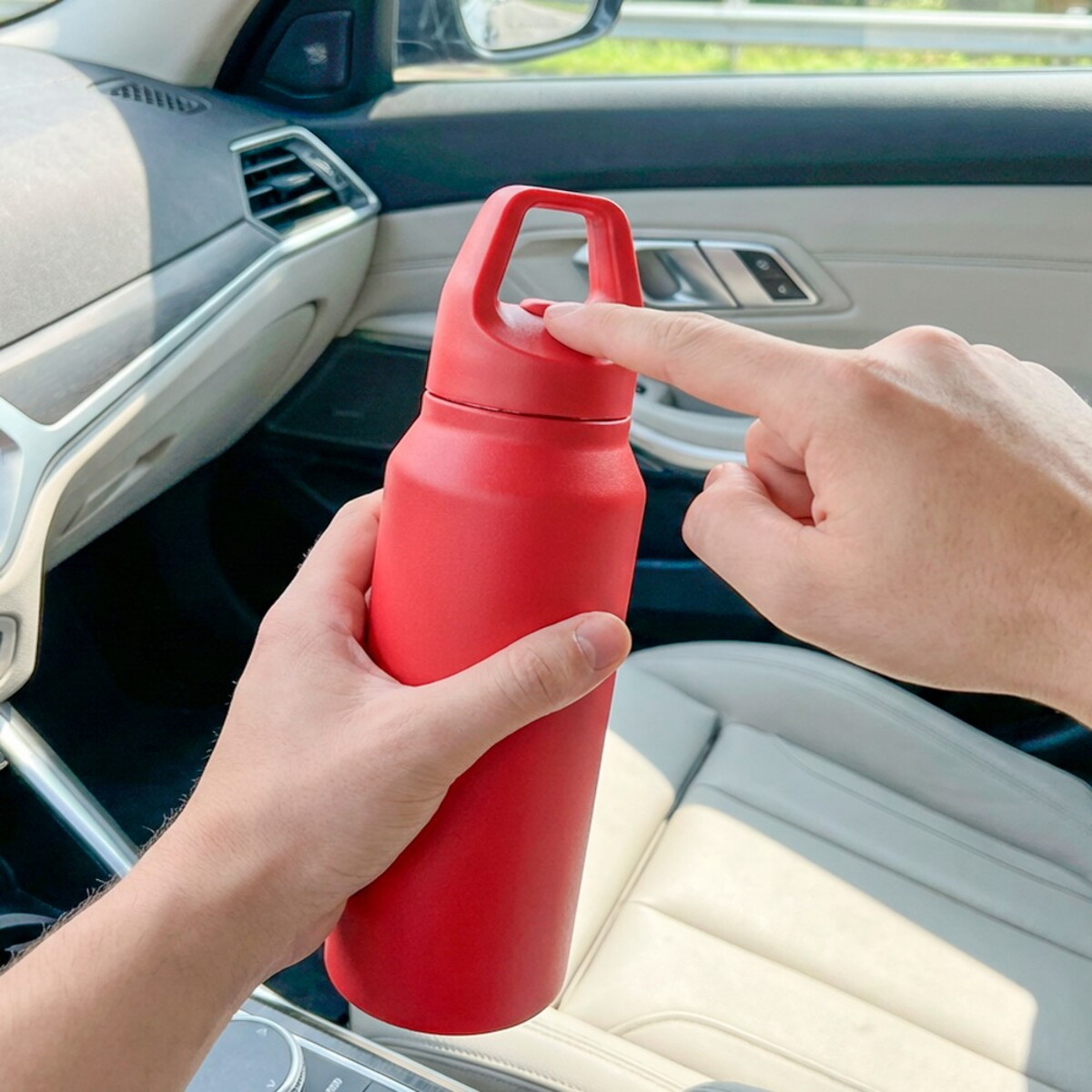 Butelki z logo – butelka sportowa 530 ml air gifts | almaide – czerwona VA930-05_ATM03 Butelka sportowa 530 ml Air Gifts | Almaide - czerwona VA930-05_ATM03