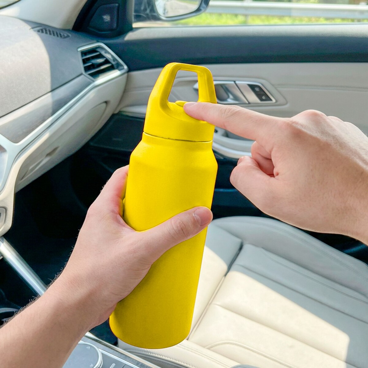 Butelki z logo – butelka sportowa 530 ml air gifts | almaide – żółta VA930-08_ATM03 Butelka sportowa 530 ml Air Gifts | Almaide - żółta VA930-08_ATM03
