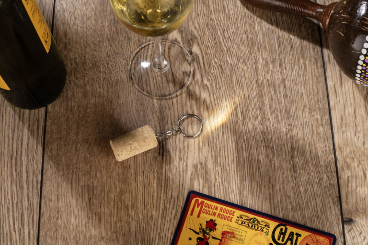Gadżety do wina z logo – brelok wine – beżowy 17928-17_l Brelok WINE - beżowy 17928-17_l