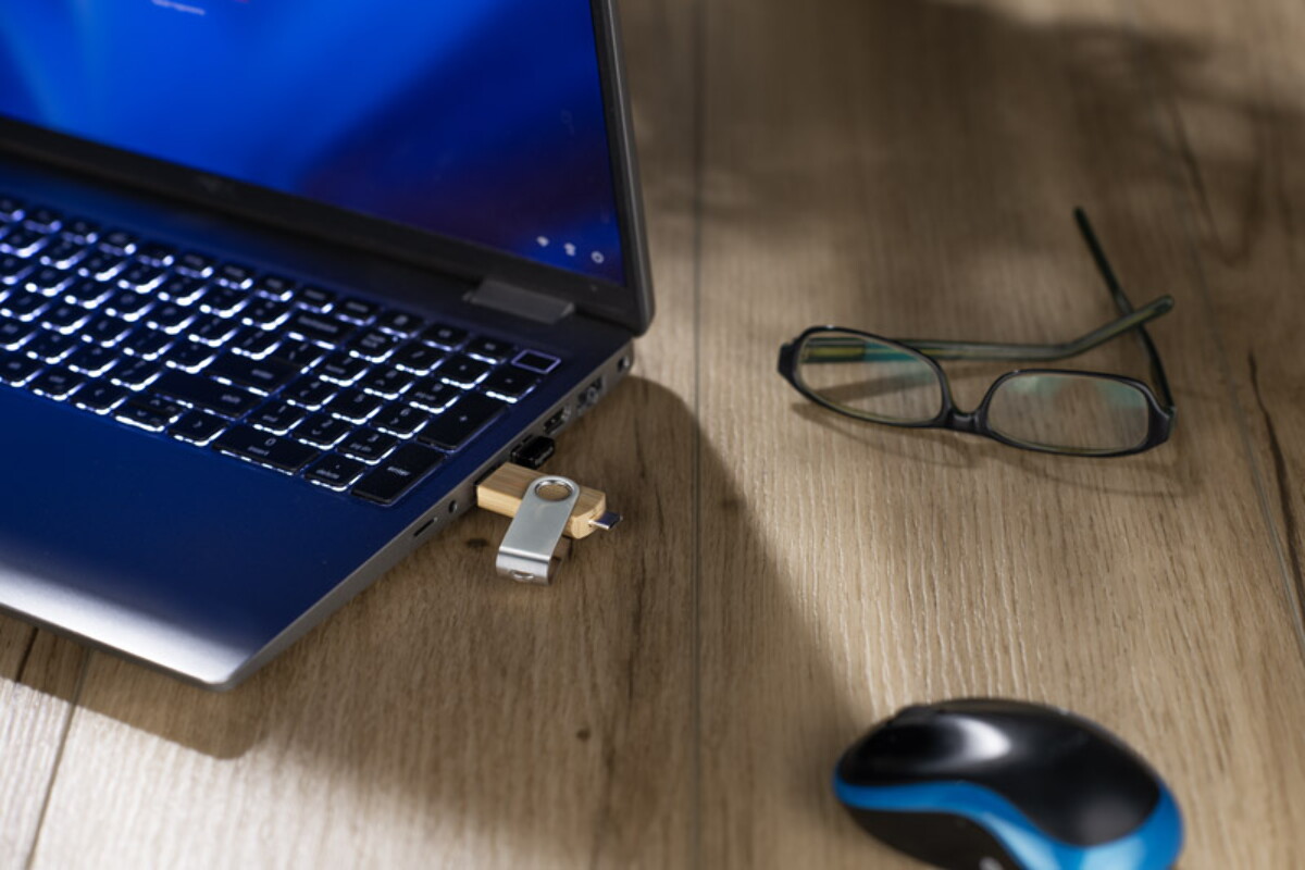 Pamięci USB z logo – pamięć usb twister-pro 32gb 3.0 otg – beżowa 44097-17_l Pamięć USB TWISTER-PRO 32GB 3.0 OTG - beżowa 44097-17_l