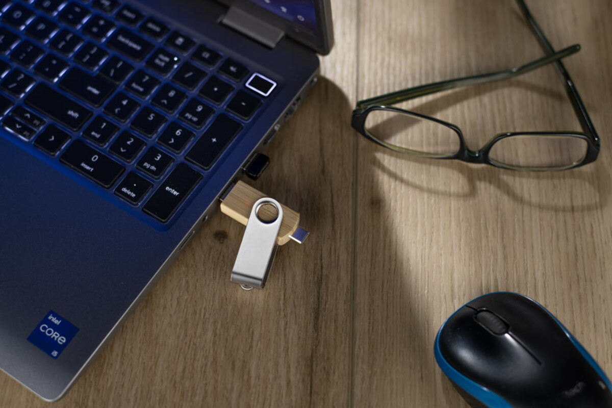 Pamięci USB z logo – pamięć usb twister-pro 32gb 3.0 otg – beżowa 44097-17_m Pamięć USB TWISTER-PRO 32GB 3.0 OTG - beżowa 44097-17_m