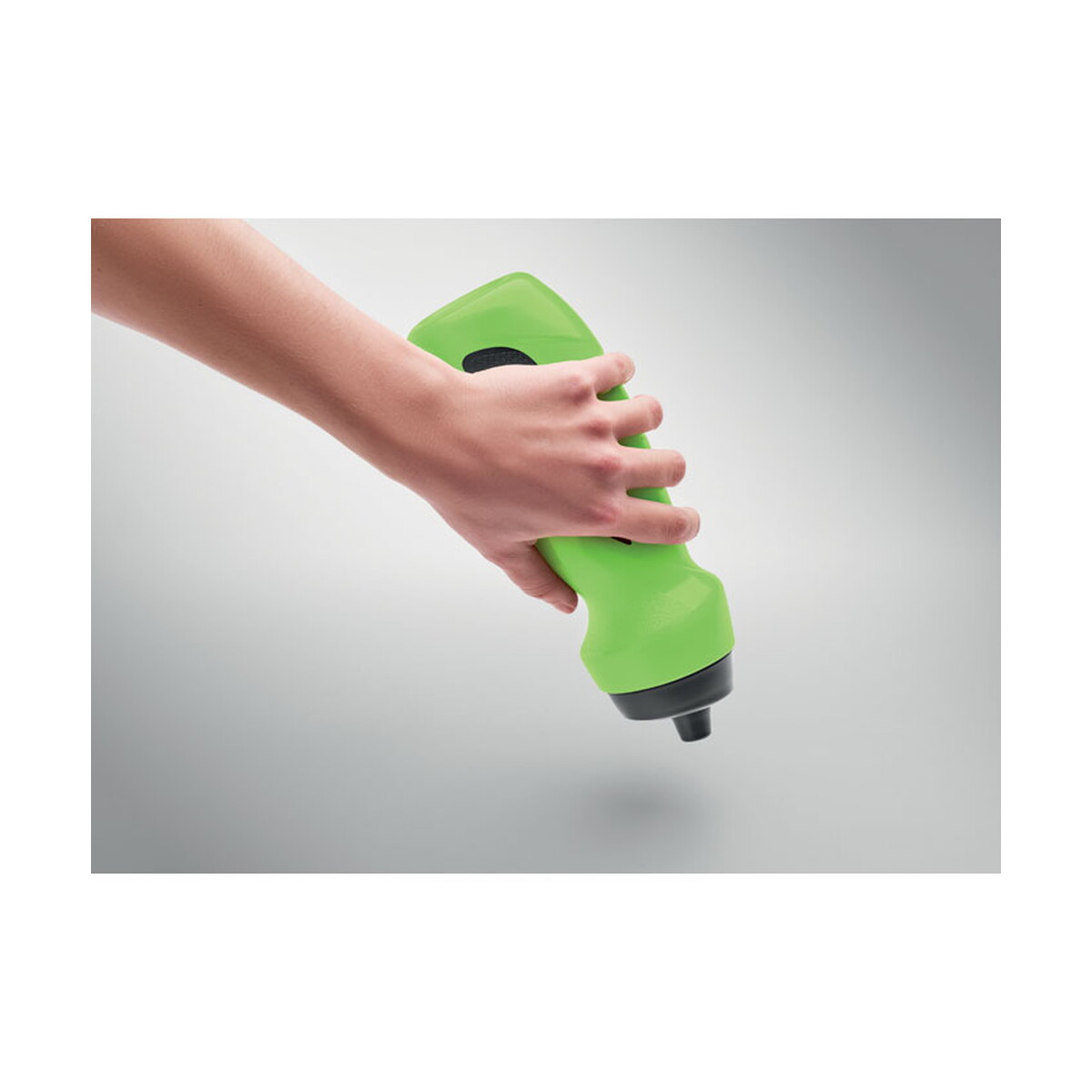 Butelki z logo – butelka sportowa 700 ml fersk – fluorescencyjna zielona mo2880-68-ambiant Butelka sportowa 700 ml FERSK - fluorescencyjna zielona mo2880-68-ambiant