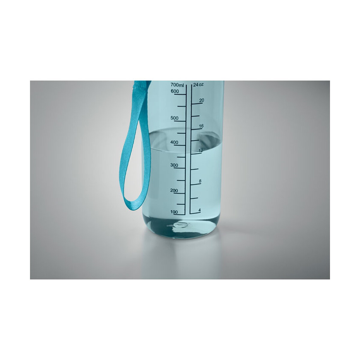 Butelki z logo – butelka sportowa 700 ml mo2792-27 enkel – przezroczysta jasnoniebieska mo2792-52-picture7 Butelka sportowa 700 ml MO2792-27 ENKEL - przezroczysta jasnoniebieska mo2792-52-picture7