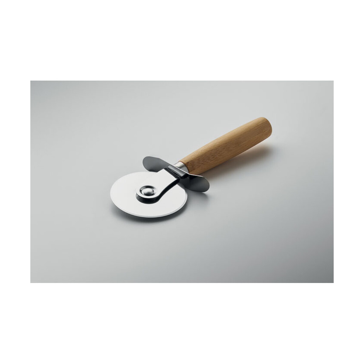 Deski do krojenia z logo – bambusowa deska i nóż do pizzy napolitana – drewniane mo3202-40-open Bambusowa deska i nóż do pizzy NAPOLITANA - drewniane mo3202-40-open