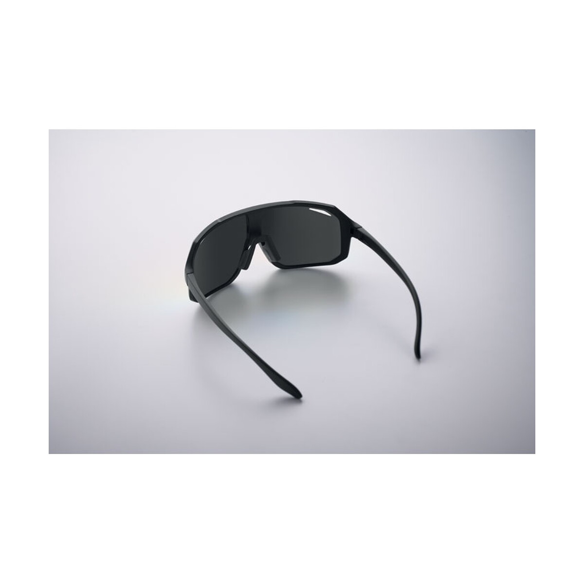 Okulary z logo – sportowe okulary uv400 flash – czarne mo2816-03-open Sportowe okulary UV400 FLASH - czarne mo2816-03-open