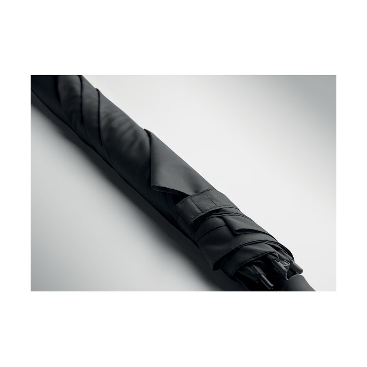 Parasole klasyczne z logo – 23” wiatroodporny parasol amboli – czarny mo2926-03-ambiant 23'' Wiatroodporny parasol AMBOLI - czarny mo2926-03-ambiant