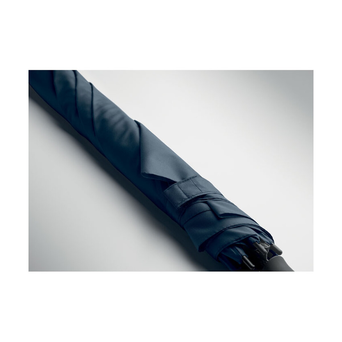 Parasole klasyczne z logo – 23” wiatroodporny parasol amboli – niebieski mo2926-04-ambiant 23'' Wiatroodporny parasol AMBOLI - niebieski mo2926-04-ambiant
