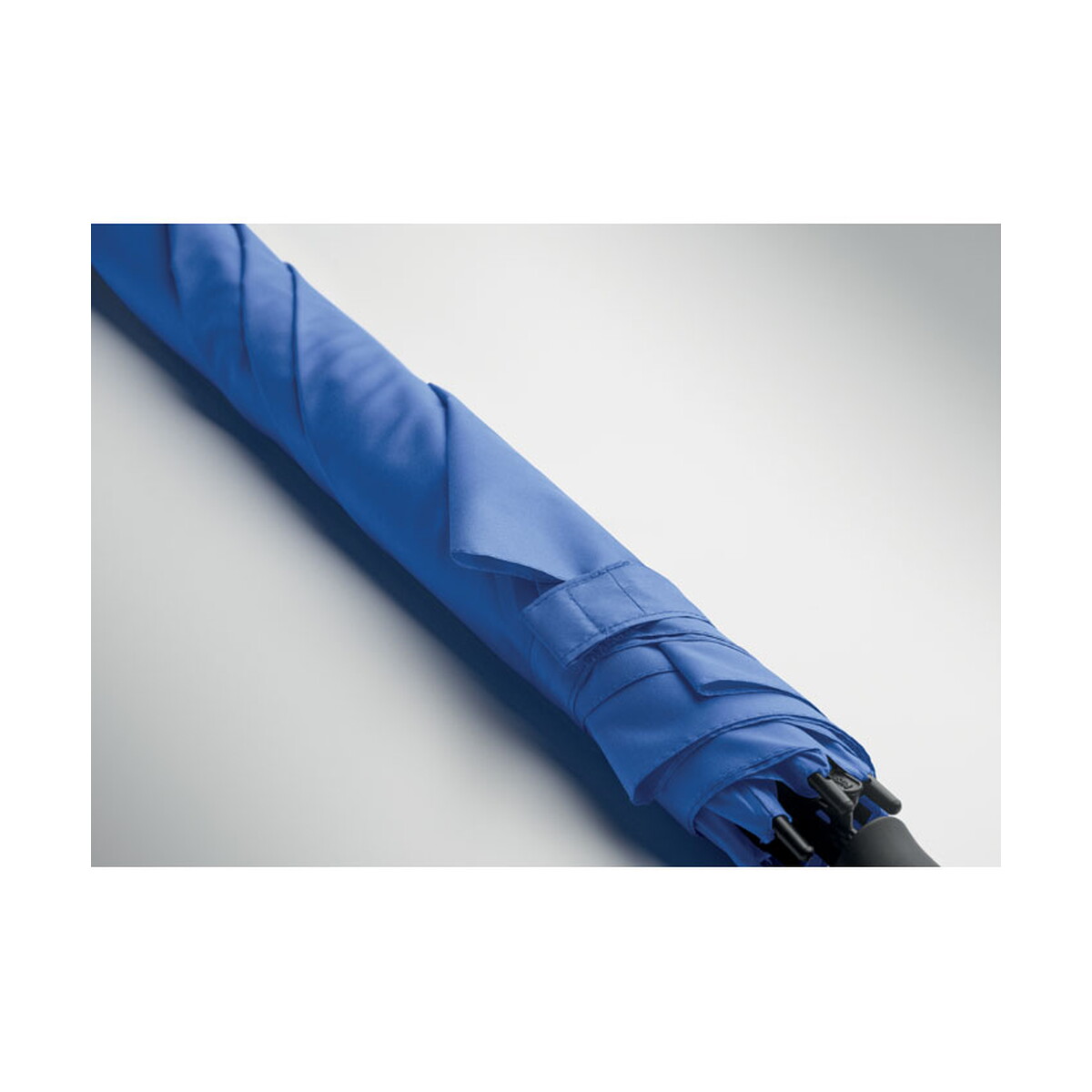 Parasole klasyczne z logo – 23” wiatroodporny parasol amboli – niebieski mo2926-37-ambiant 23'' Wiatroodporny parasol AMBOLI - niebieski mo2926-37-ambiant