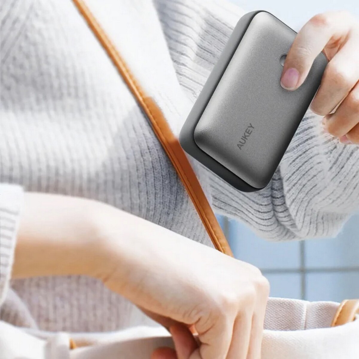Powerbanki z logo – power bank 20000 mah aukey – grafitowy VAM14-15_ATM01 Power bank 20000 mAh Aukey - grafitowy VAM14-15_ATM01